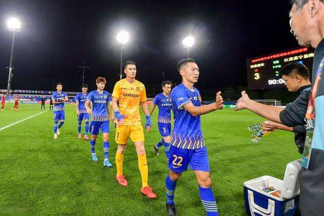 高洪波与安东尼奥的5-3-2阵型运用差异分析